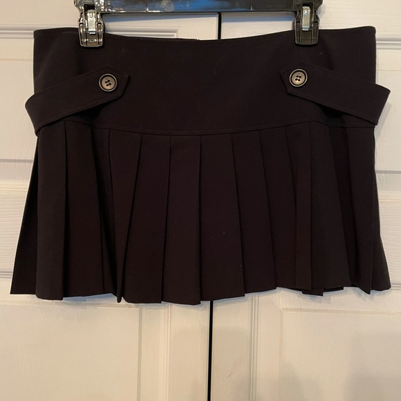 BCBG black schoolgirl pleated miniskirt 8 - Picture 1 of 4